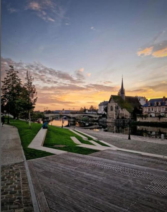 La Patte Blanche Terrasse Centre Ville Sens 6M Gare Экстерьер фото